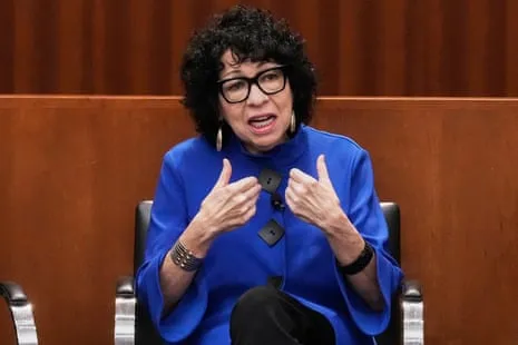 Supreme Court Justice Questions Whether US Citizens Understand the Difference Between Presidents and Kings